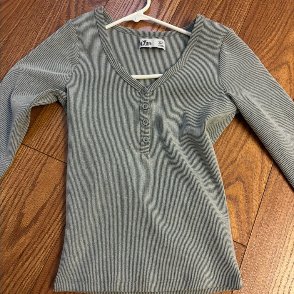 Hollister Ribbed Long Sleeve Tee in Gray